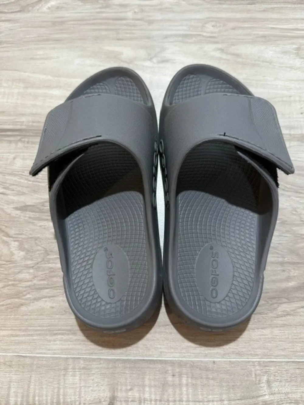 OOFOS Ooahh Sport Flex Slide Adjustable Strap Sandles-Size: Men 4 Women 6